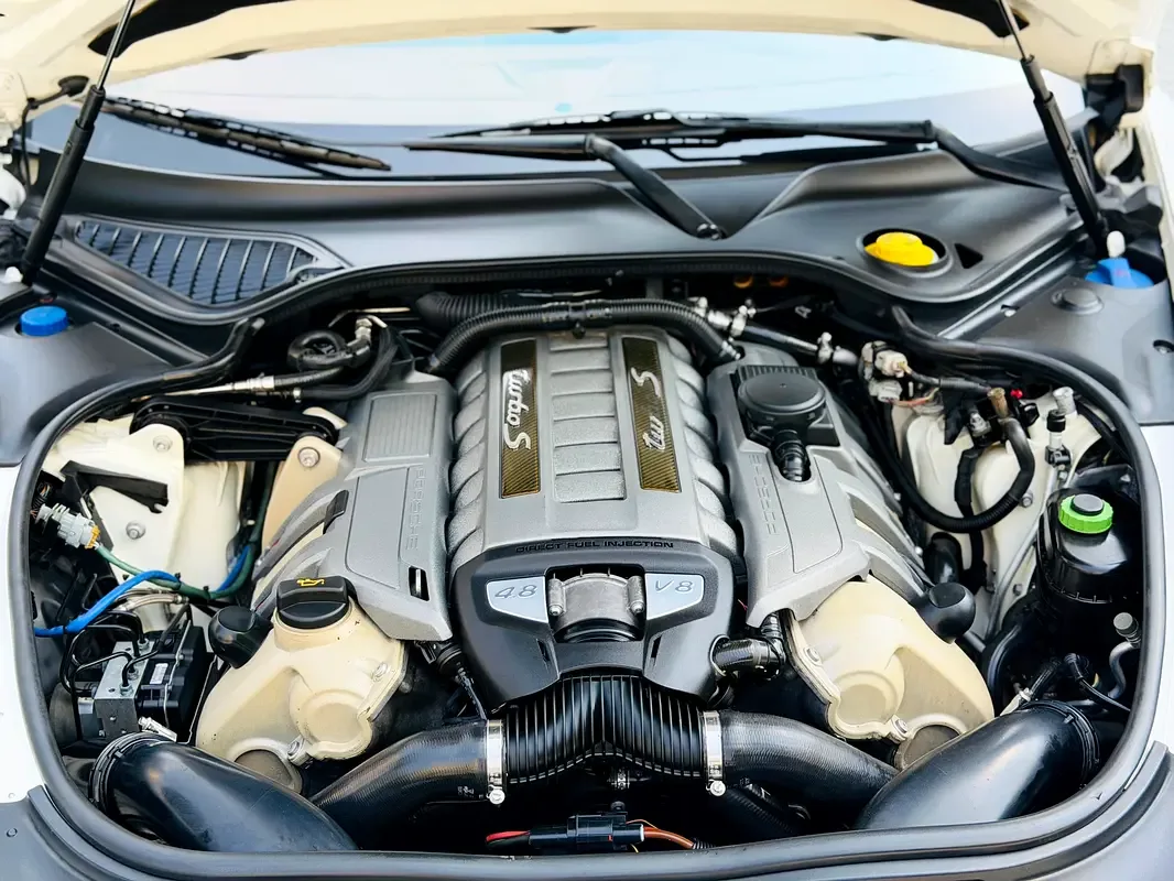 Porsche Panamera Turbo 4.8 PDK AWD (500 حصان) - 18