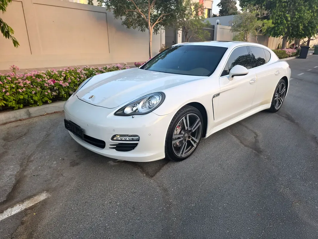 Porsche Panamera Turbo 4.8 PDK AWD (520 حصان) - 2