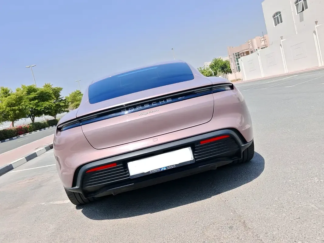 Porsche Taycan AT 4WD (544 حصان) - 3