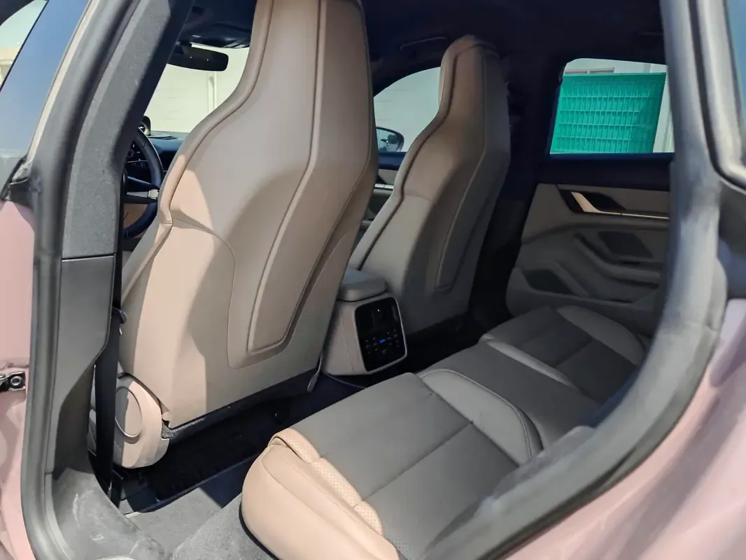 Porsche Taycan AT 4WD (544 حصان) - 4