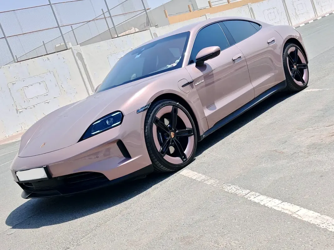 Porsche Taycan AT 4WD (544 حصان) - 2