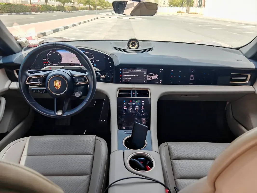 Porsche Taycan AT 4WD (544 حصان) - 7