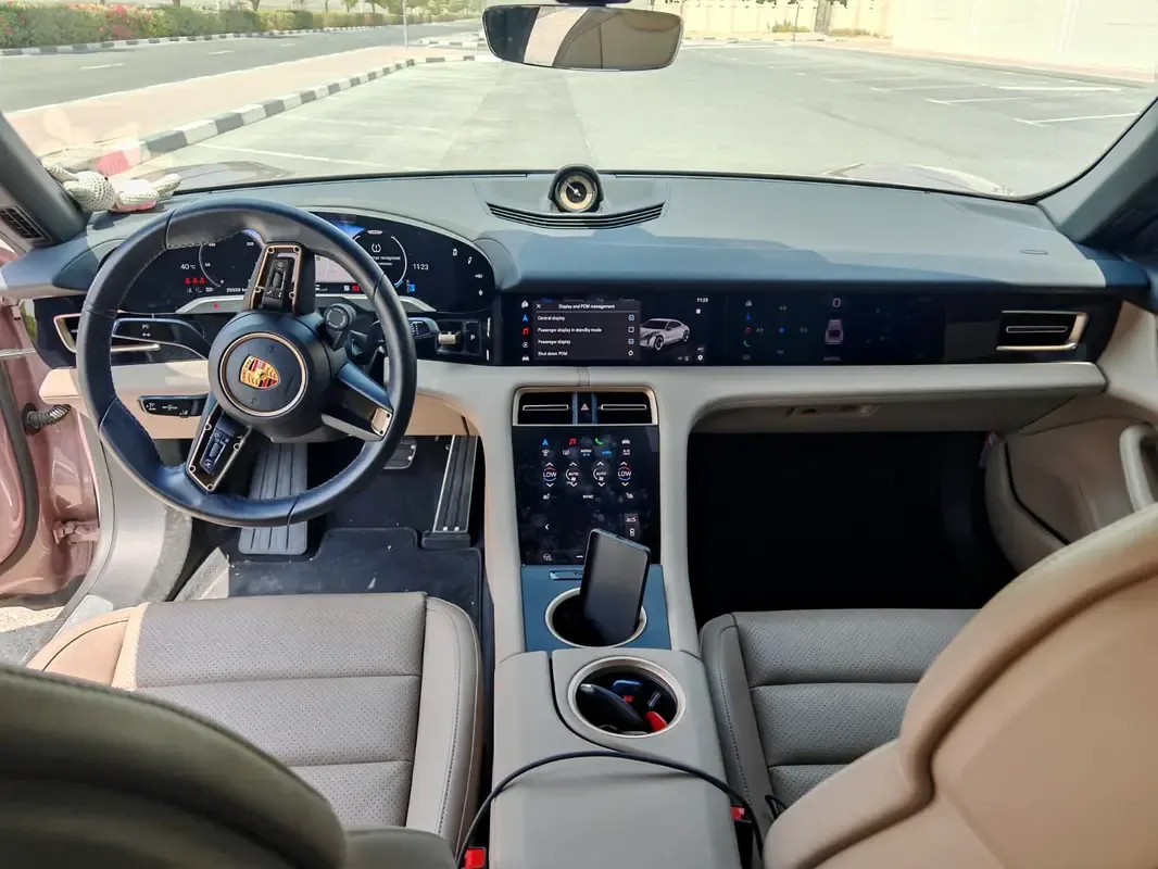 Porsche Taycan AT 4WD (544 حصان) - 6