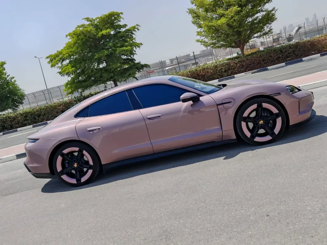 Porsche Taycan AT 4WD (544 حصان) - 11