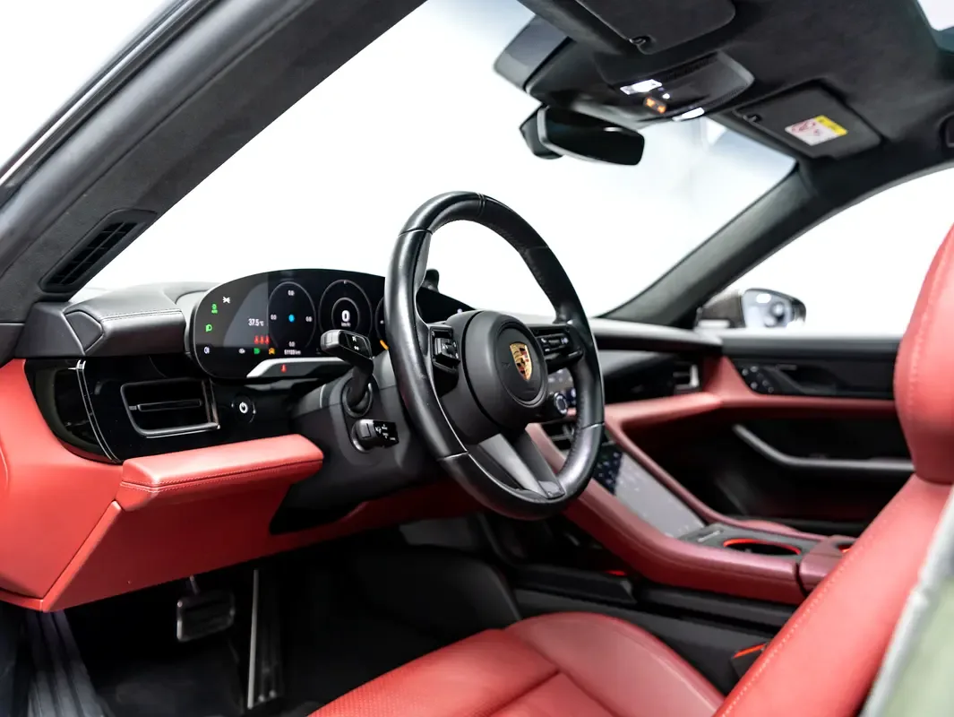 Porsche Taycan AT AWD (571 hp) - 12