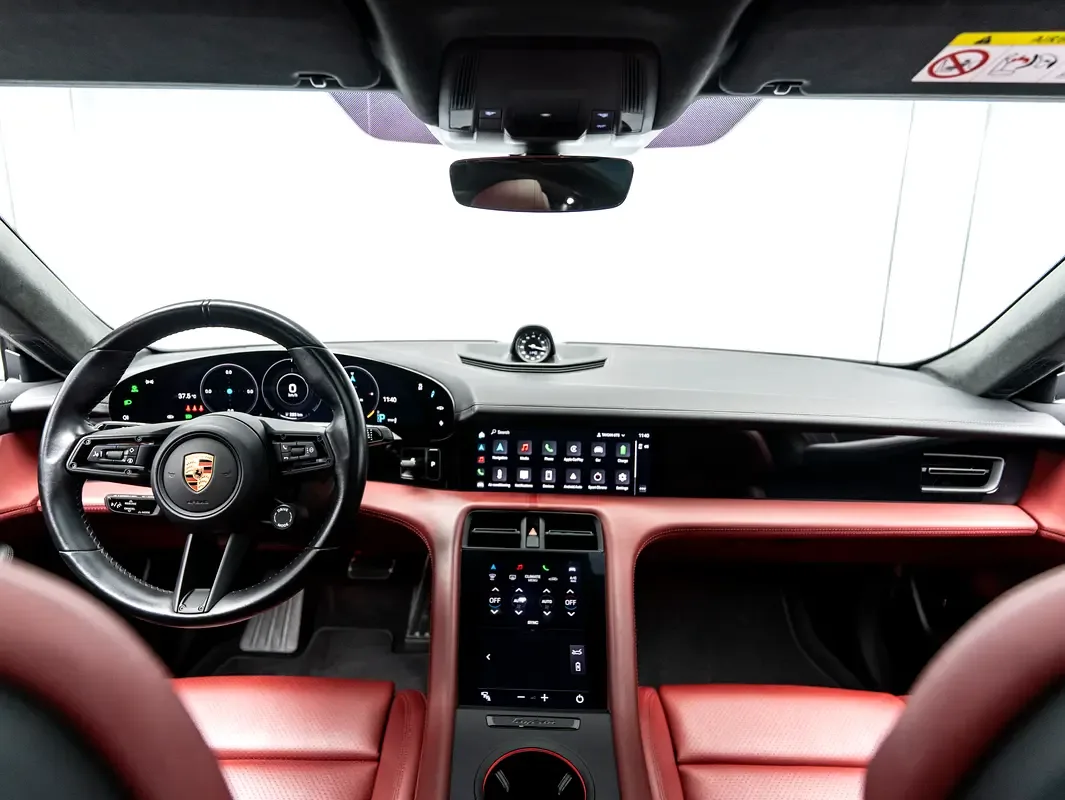 Porsche Taycan AT AWD (571 hp) - 16
