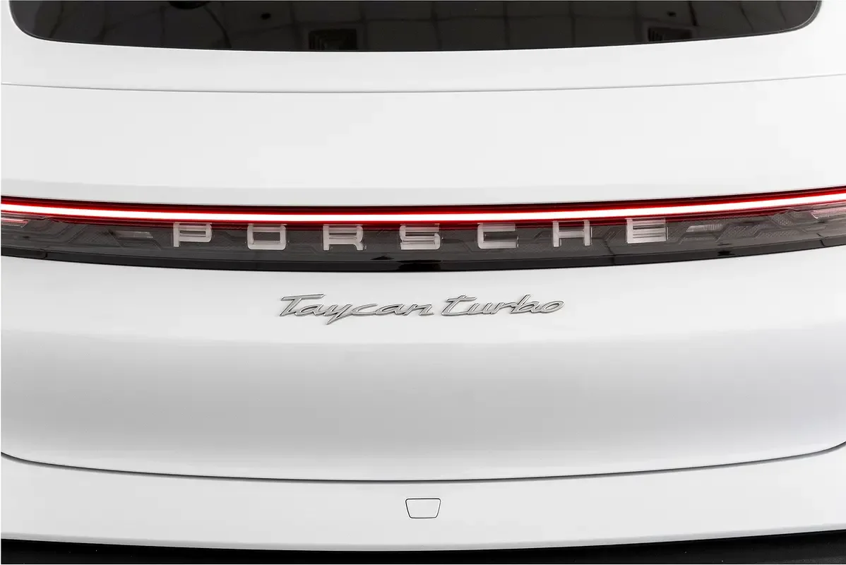 Porsche Taycan AT AWD (680 حصان) - 14