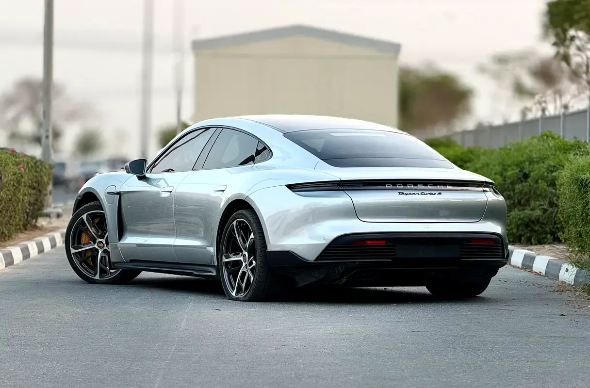 Porsche Taycan AT AWD (761 حصان) - 4