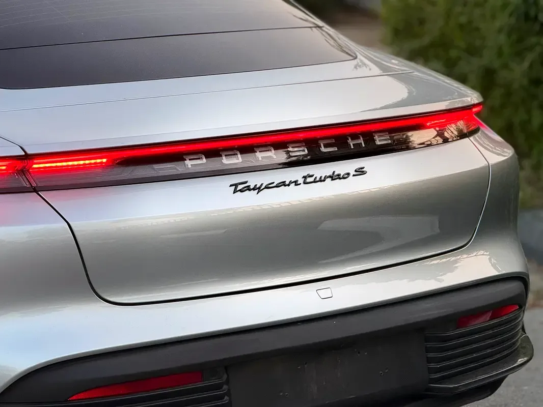 Porsche Taycan AT AWD (761 حصان) - 7