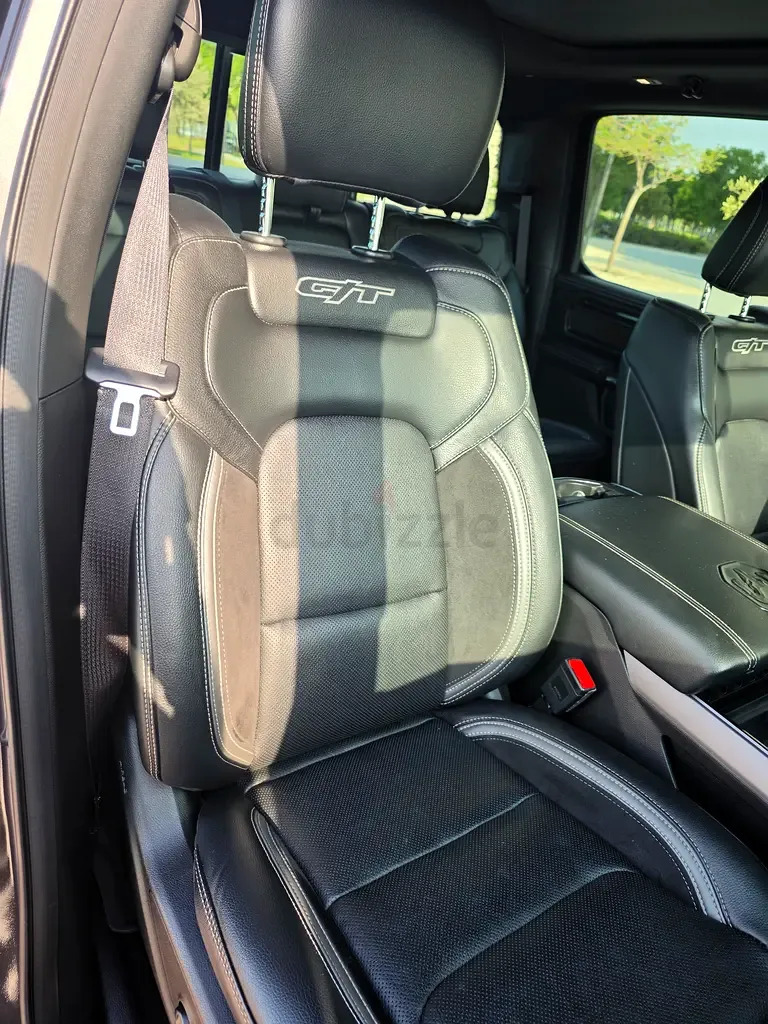 RAM 1500 5.7 AT RWD (395 hp)