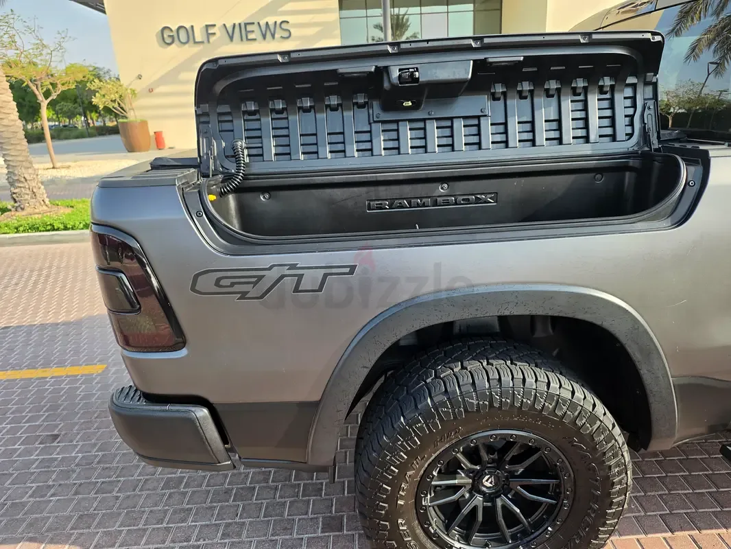 RAM 1500 5.7 AT RWD (395 hp) - 2