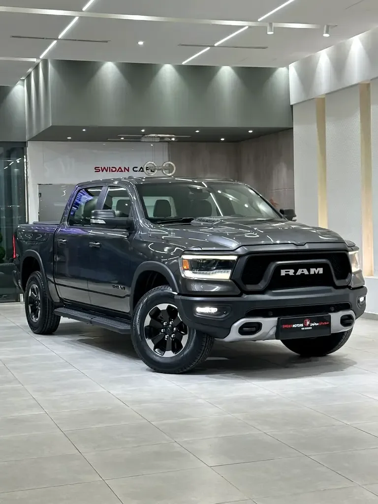 RAM 1500 5.7 AT RWD (395 hp)