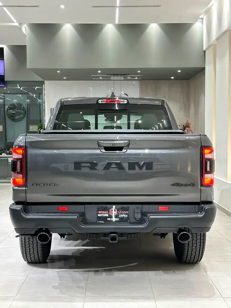 RAM 1500 5.7 AT RWD (395 hp) - 5