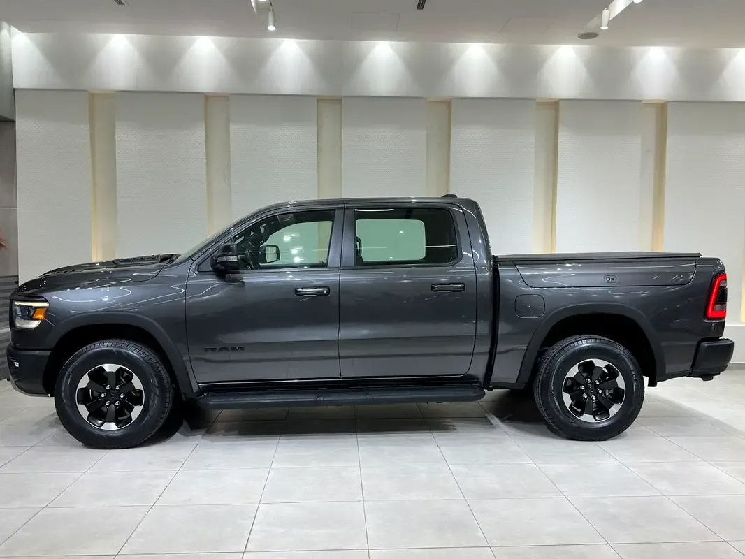 RAM 1500 5.7 AT RWD (395 hp) - 8