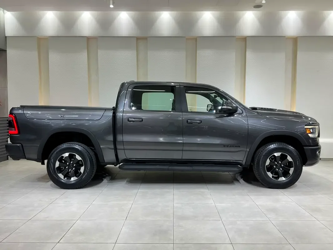 RAM 1500 5.7 AT RWD (395 hp) - 9