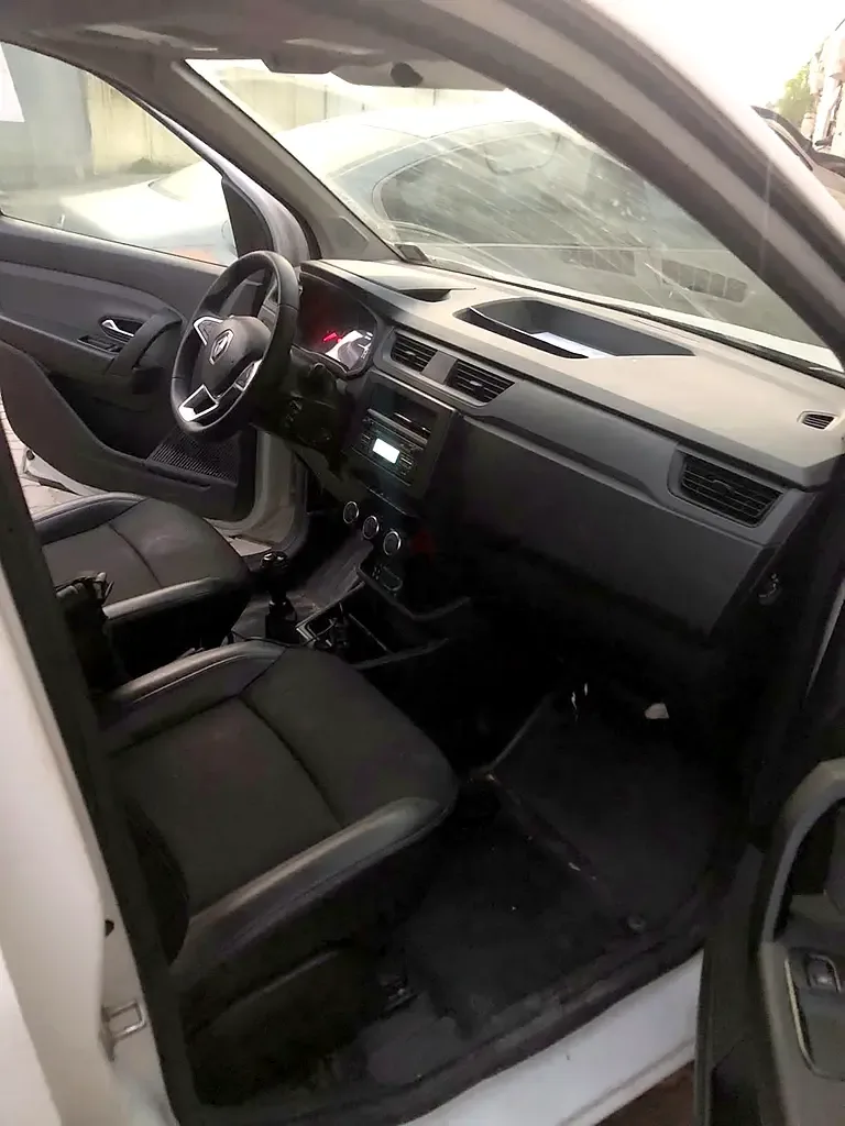 Renault Express 1.3 MT (100 حصان) - 8