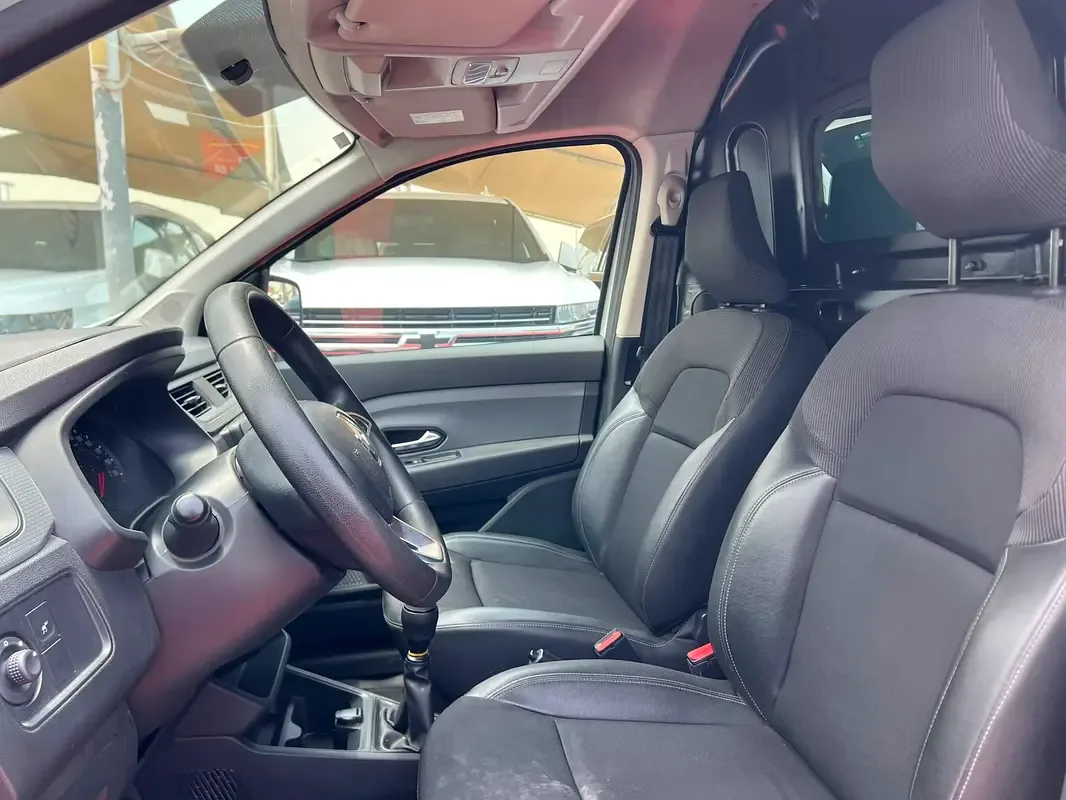 Renault Express 1.6 MT (114 hp) - 10