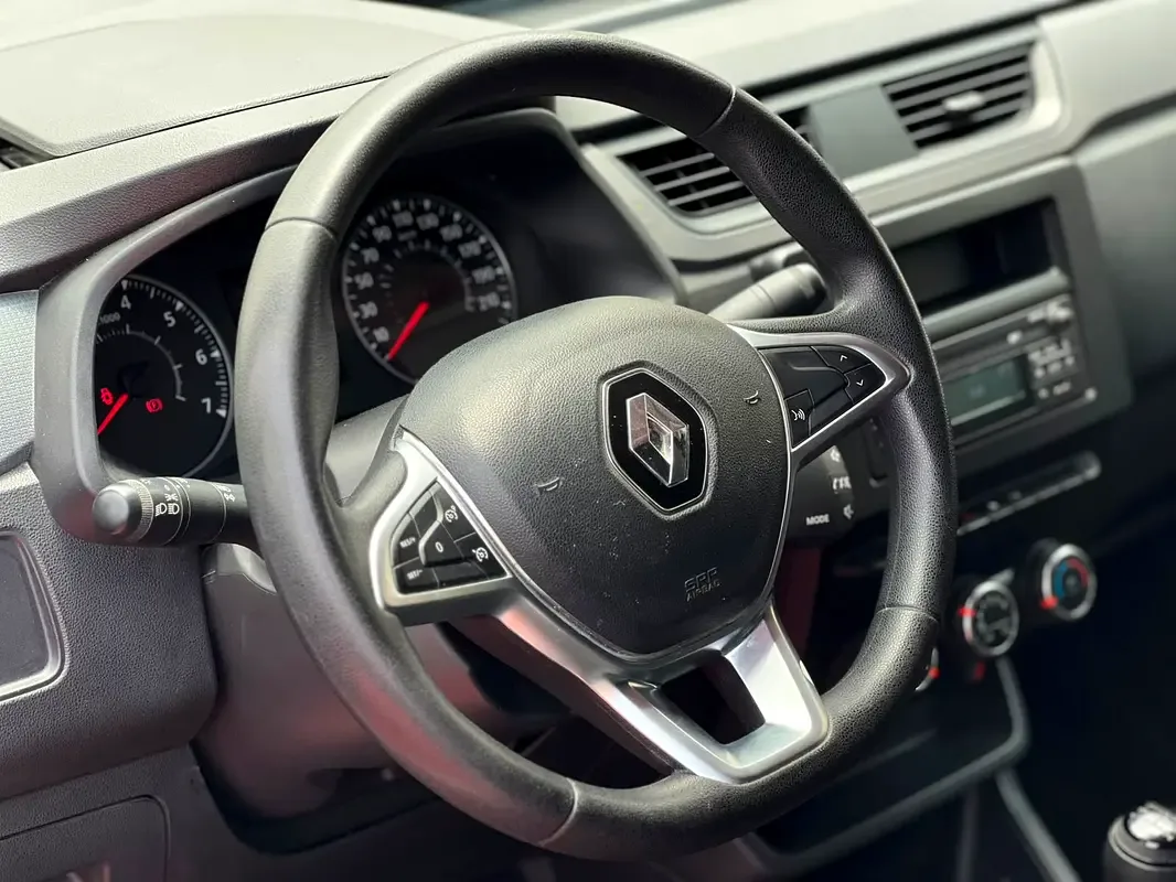 Renault Express 1.6 MT (114 hp) - 12