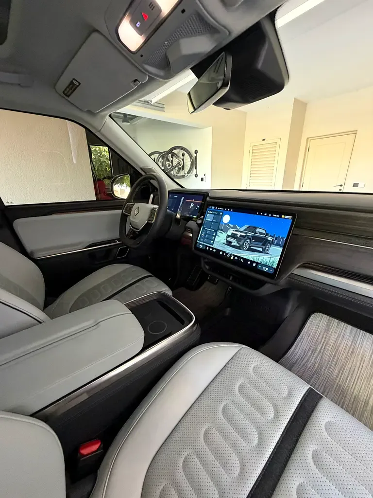 Rivian R1T AT 4WD (835 hp) - 11