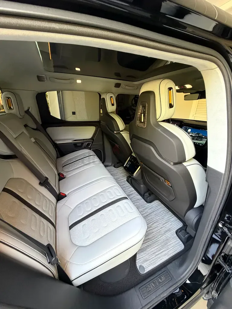 Rivian R1T AT 4WD (835 hp) - 12