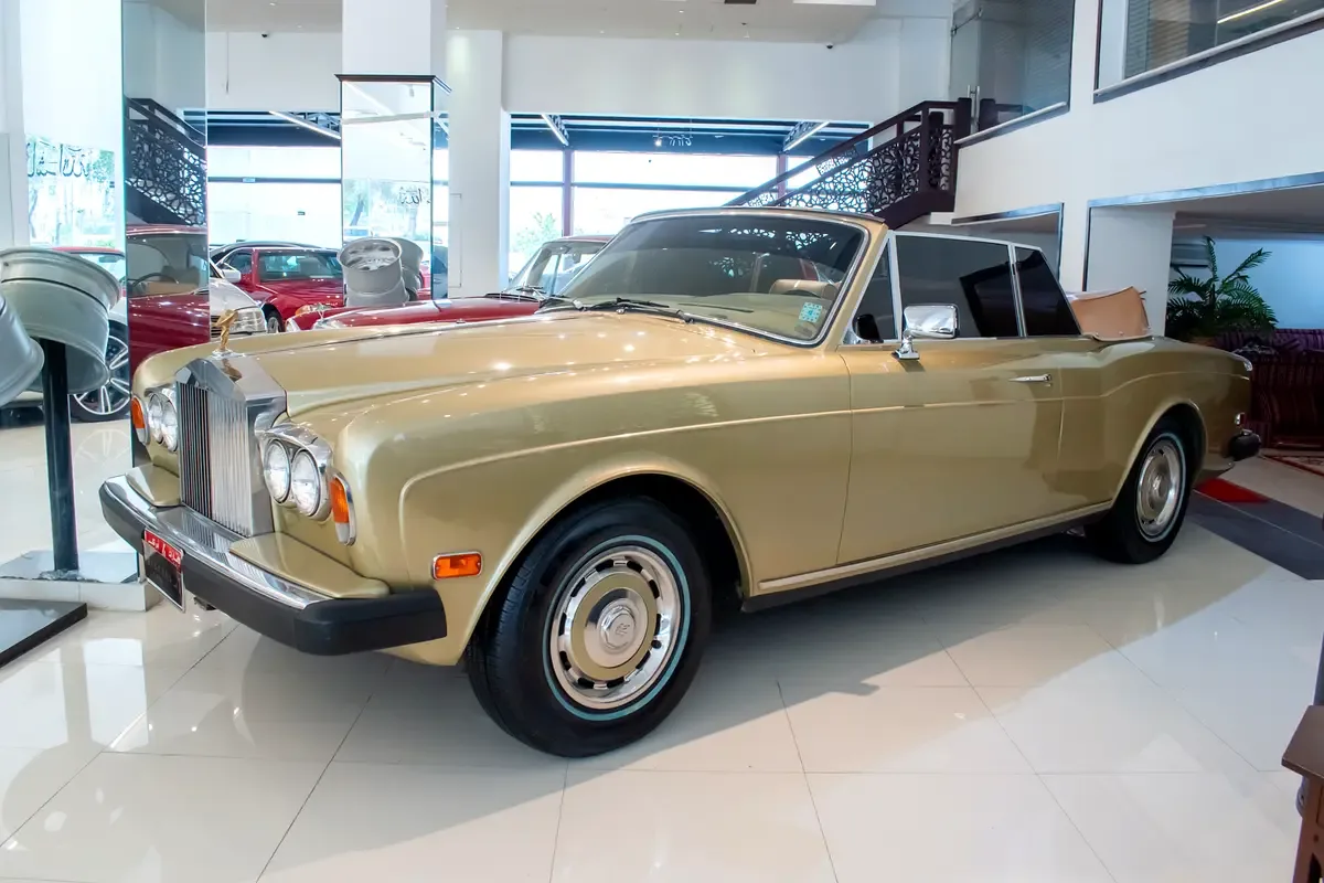 Rolls-Royce Corniche 6.8 AT (260 hp)