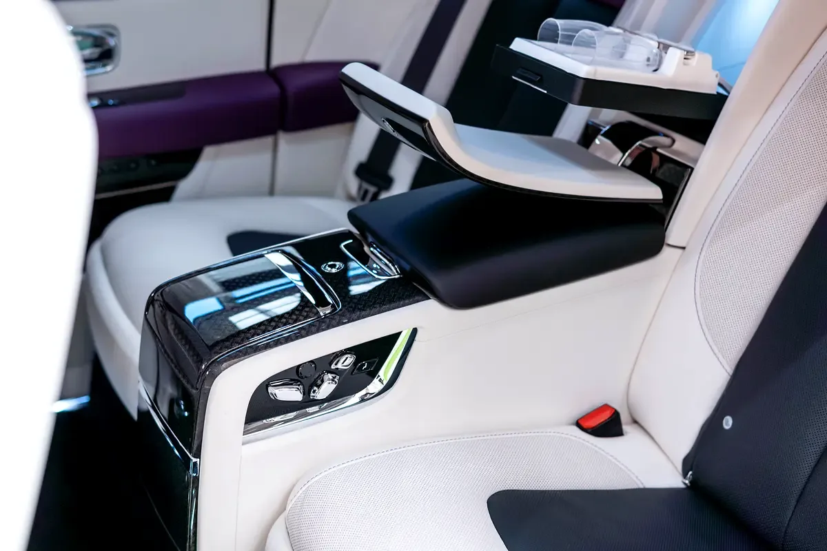 Rolls-Royce Cullinan 6.7 AT AWD (571 حصان) - 19