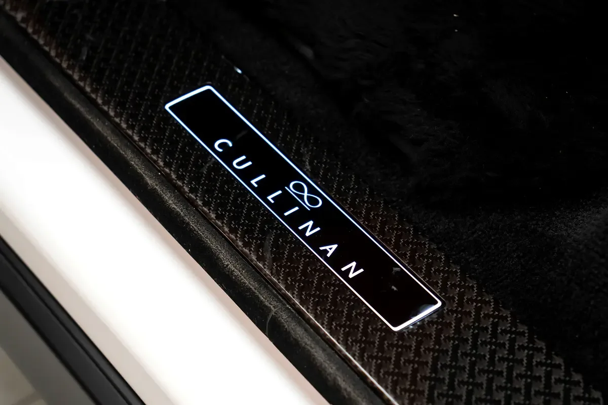 Rolls-Royce Cullinan 6.7 AT AWD (571 حصان) - 15