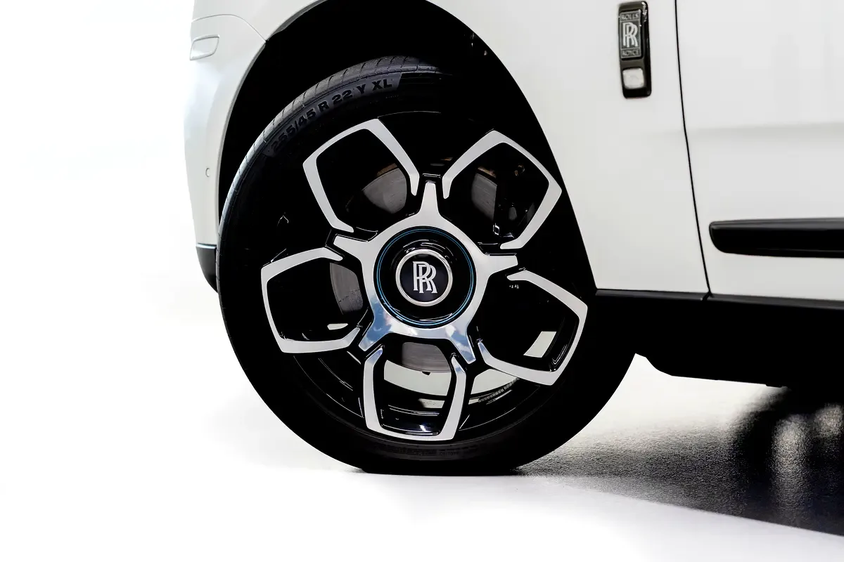 Rolls-Royce Cullinan 6.7 AT AWD (571 حصان) - 8