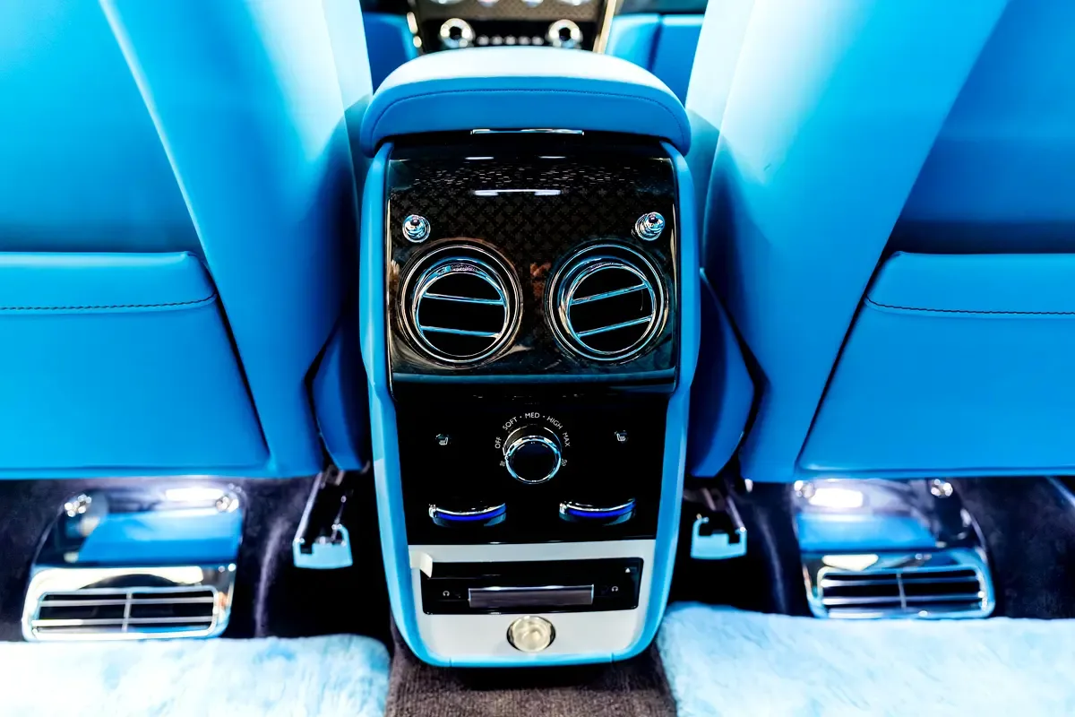 Rolls-Royce Cullinan 6.7 AT AWD (571 حصان) - 15