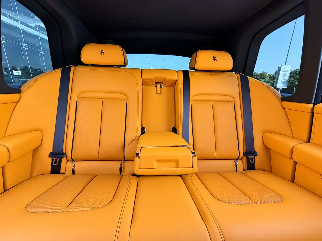 Rolls-Royce Cullinan 6.7 AT AWD (571 hp) - 10
