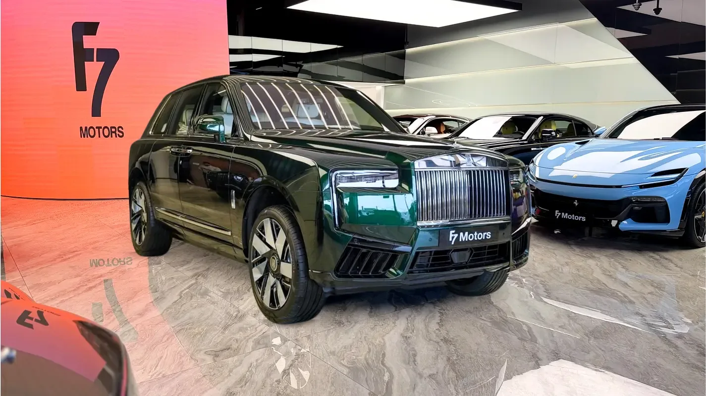 Rolls-Royce Cullinan 6.8 AT 4WD (571 hp)