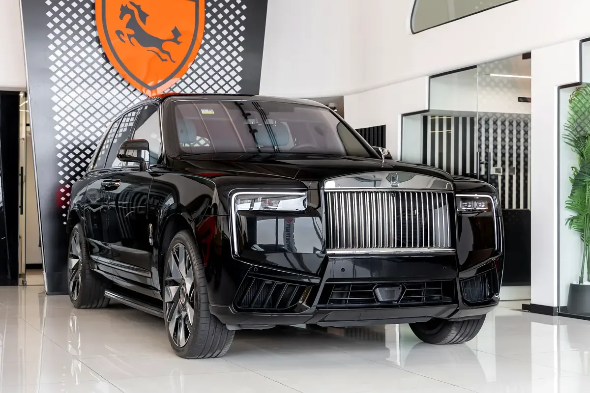 Rolls-Royce Cullinan 6.8 AT 4WD (571 hp)