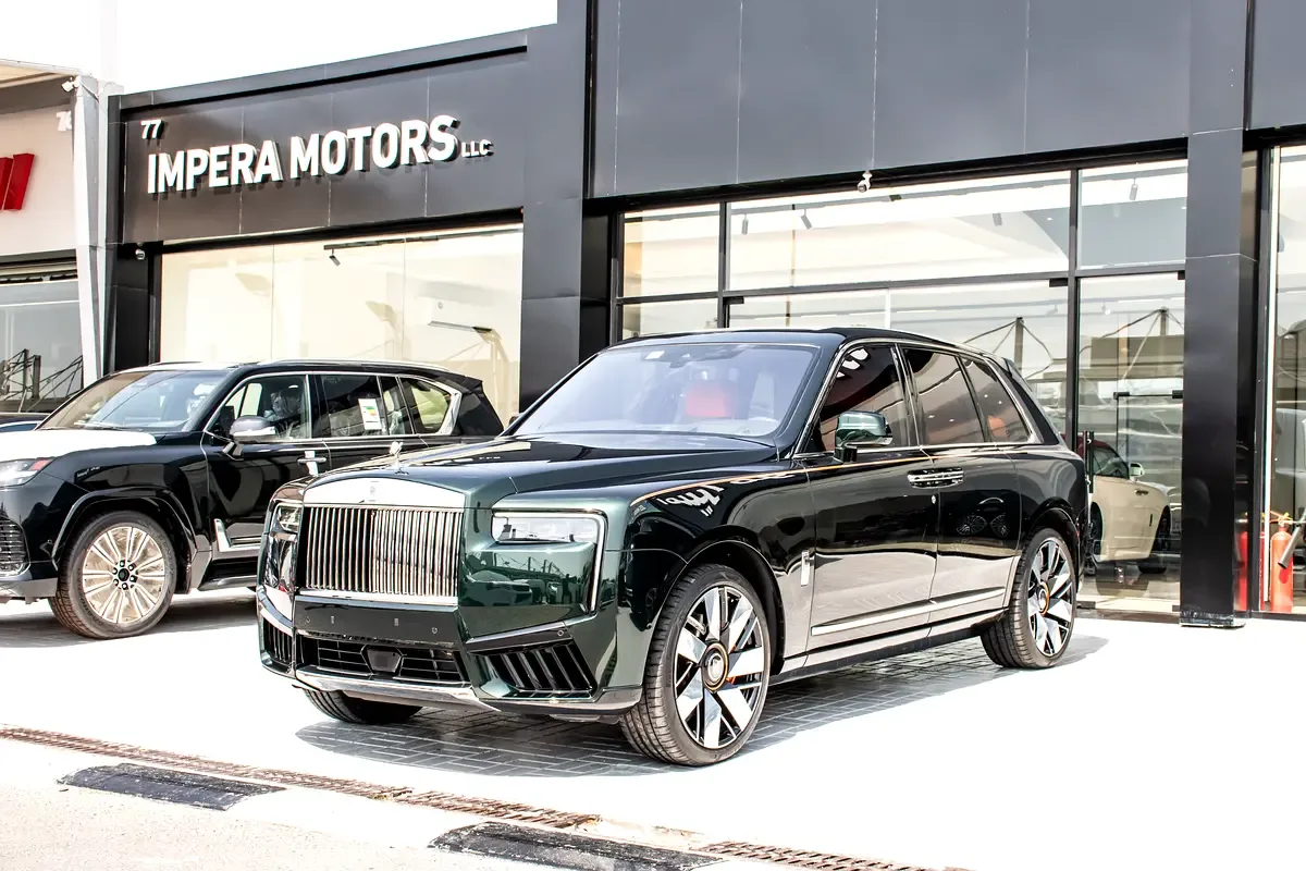 Rolls-Royce Cullinan 6.8 AT 4WD (571 hp)