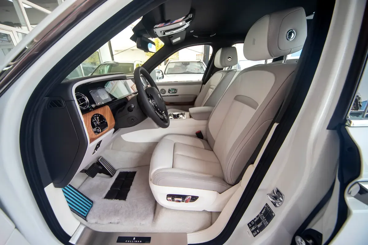 Rolls-Royce Cullinan 6.8 AT 4WD (571 حصان) - 9
