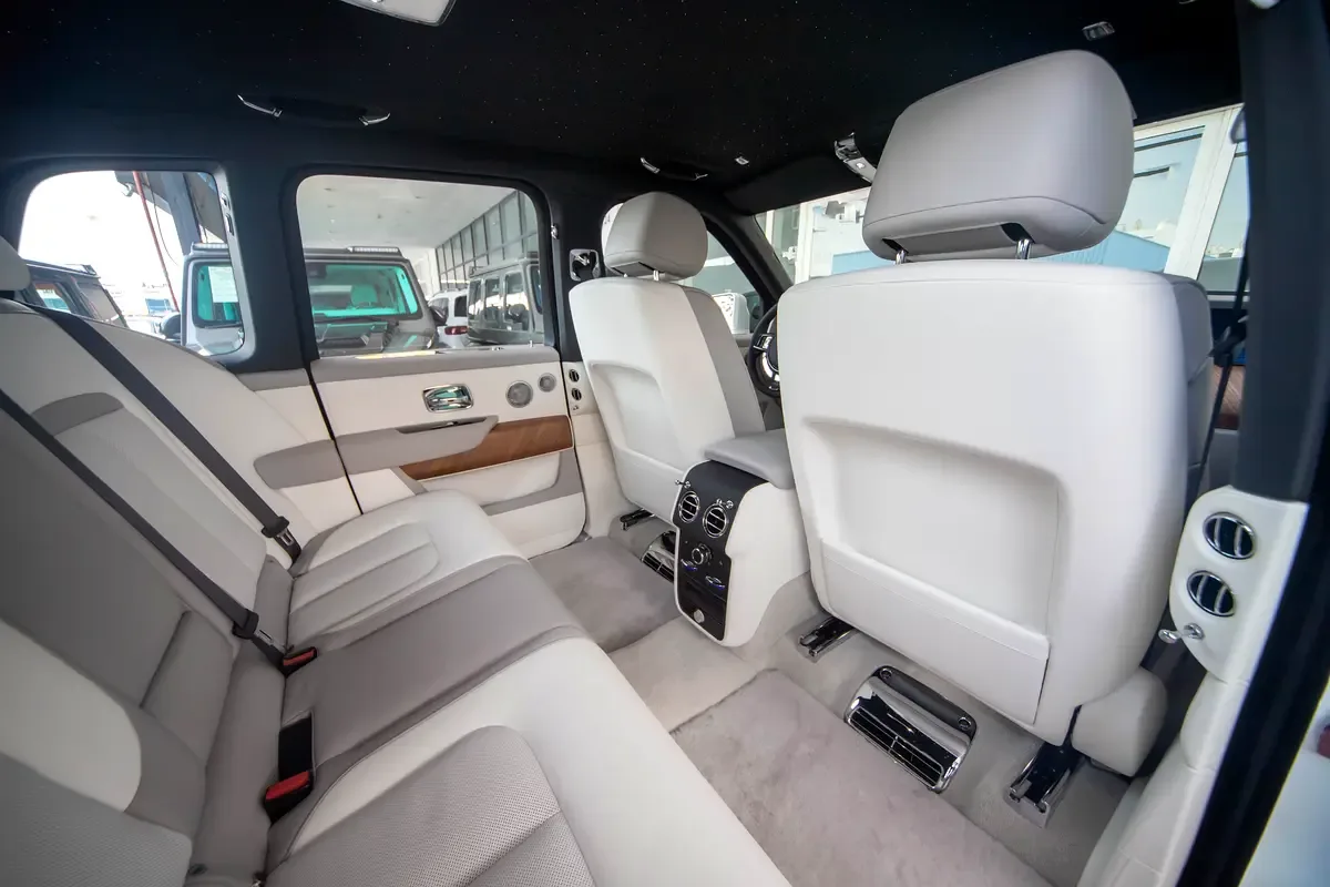 Rolls-Royce Cullinan 6.8 AT 4WD (571 حصان) - 13