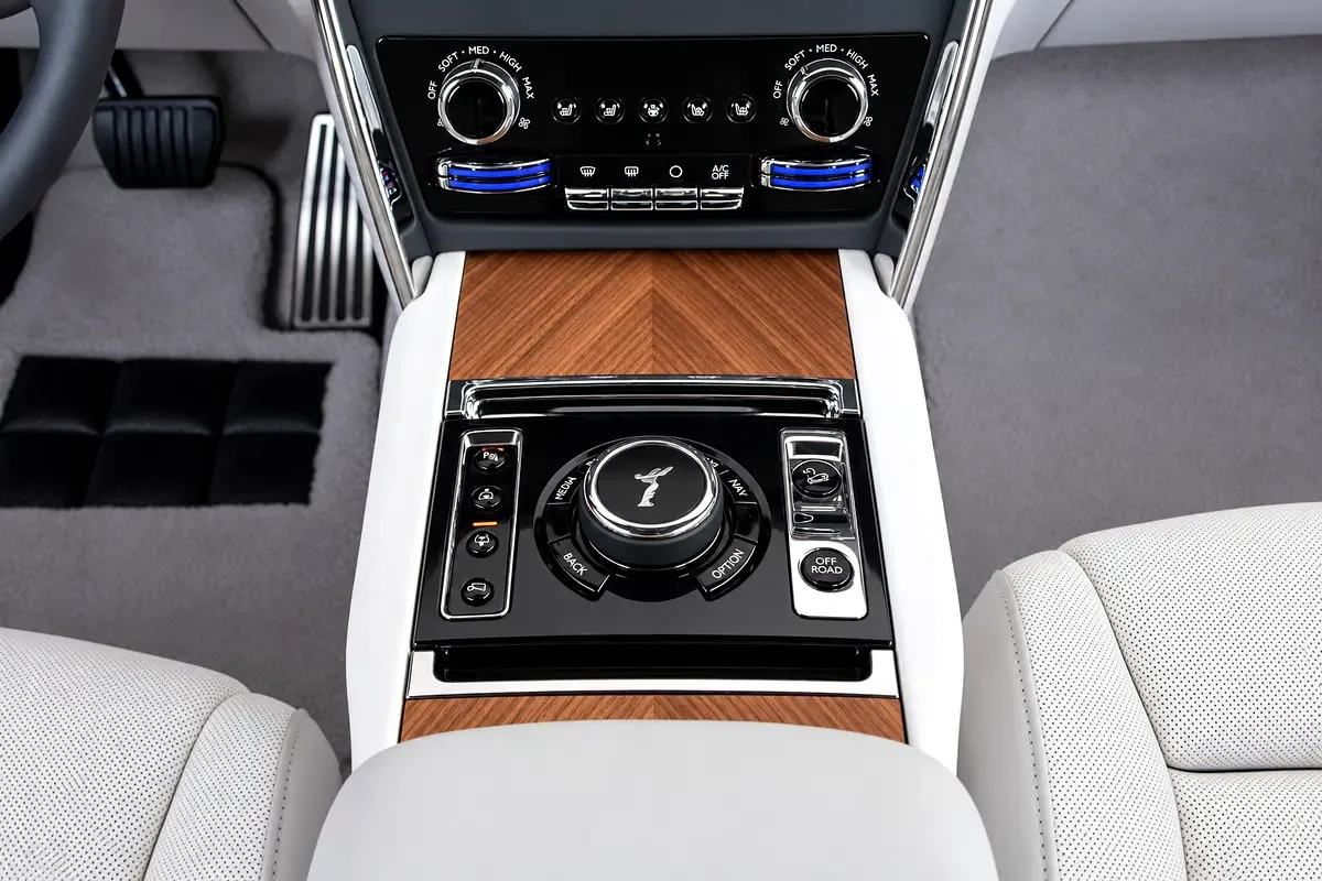 Rolls-Royce Cullinan 6.8 AT 4WD (571 حصان) - 16