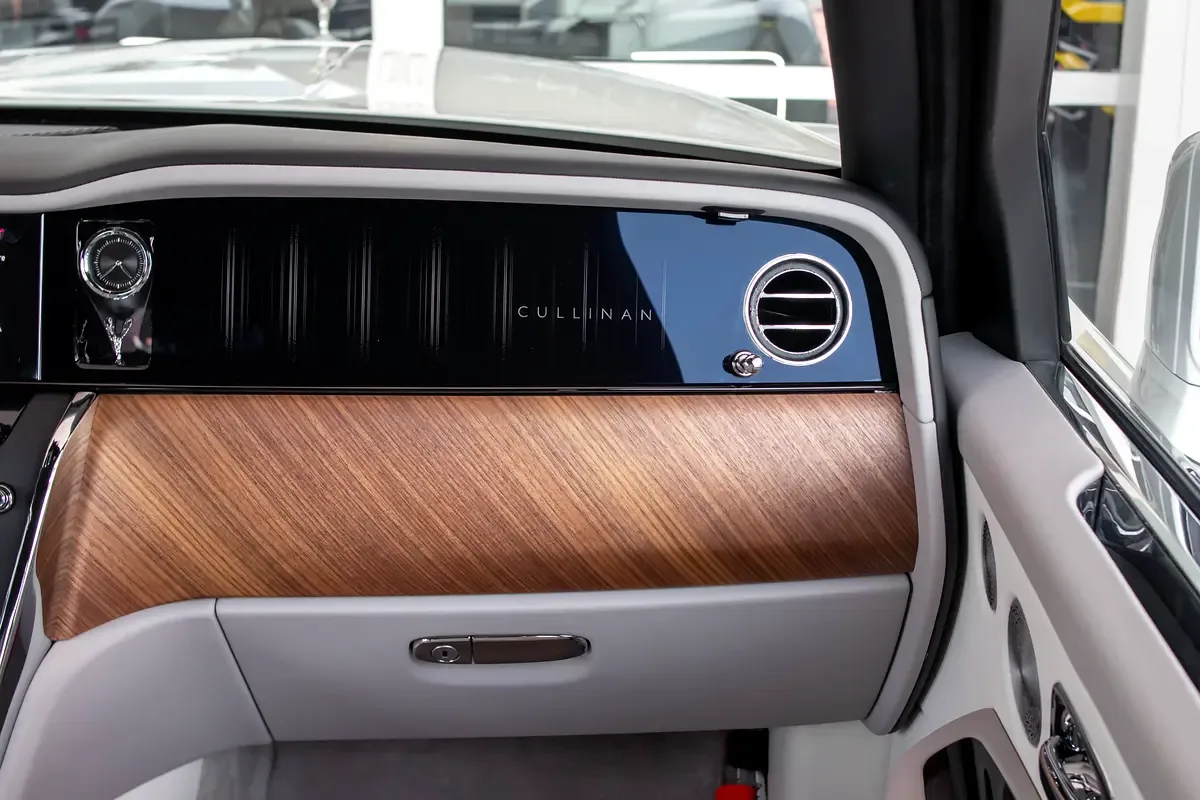 Rolls-Royce Cullinan 6.8 AT 4WD (571 حصان) - 17