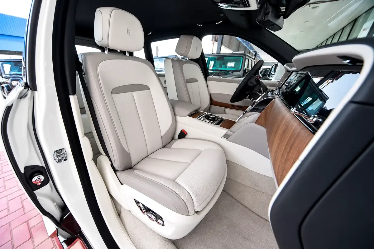 Rolls-Royce Cullinan 6.8 AT 4WD (571 حصان) - 20