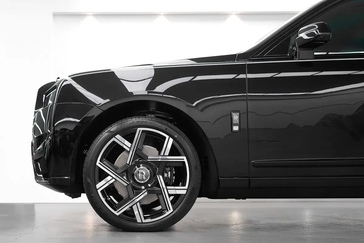 Rolls-Royce Cullinan 6.8 AT 4WD (571 hp) - 6