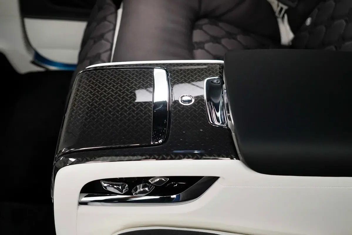 Rolls-Royce Cullinan 6.8 AT 4WD (571 hp) - 13