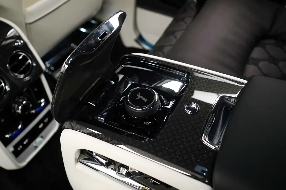Rolls-Royce Cullinan 6.8 AT 4WD (571 hp) - 14