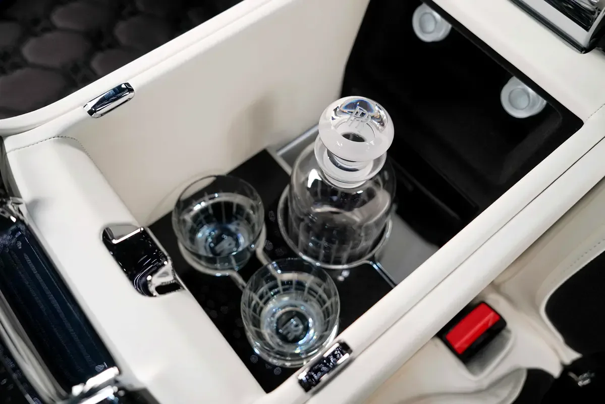 Rolls-Royce Cullinan 6.8 AT 4WD (571 hp) - 15