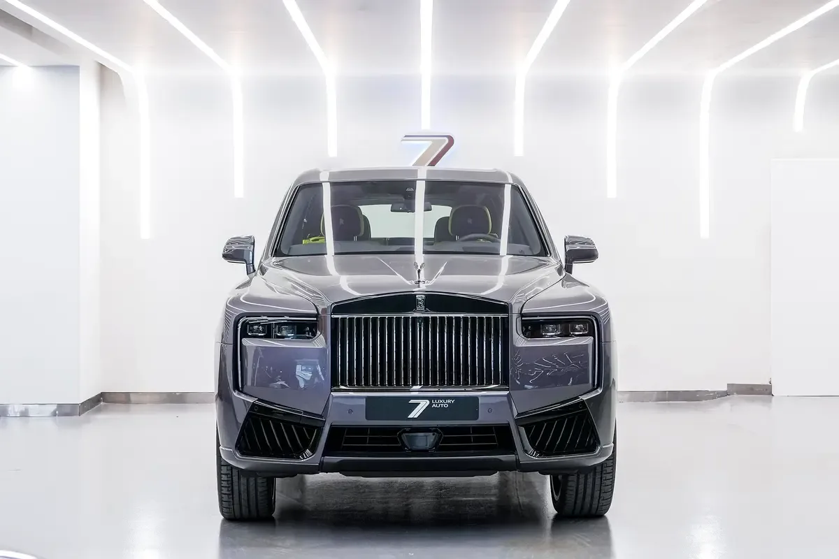 Rolls-Royce Cullinan 6.8 AT 4WD (571 hp)