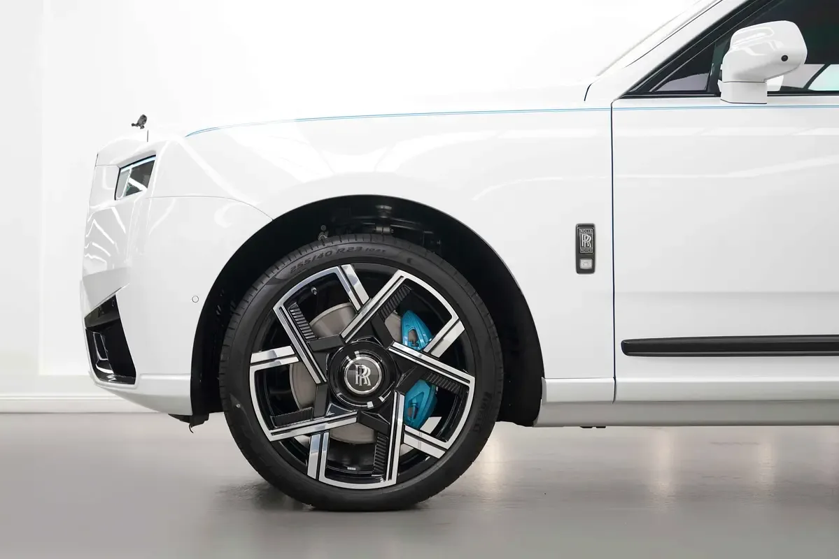 Rolls-Royce Cullinan 6.8 AT 4WD (571 hp) - 6