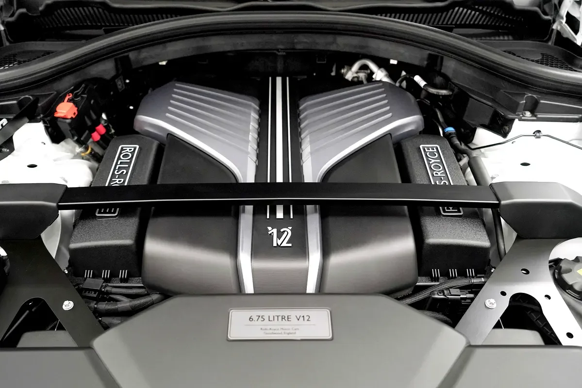 Rolls-Royce Cullinan 6.8 AT 4WD (571 hp) - 16