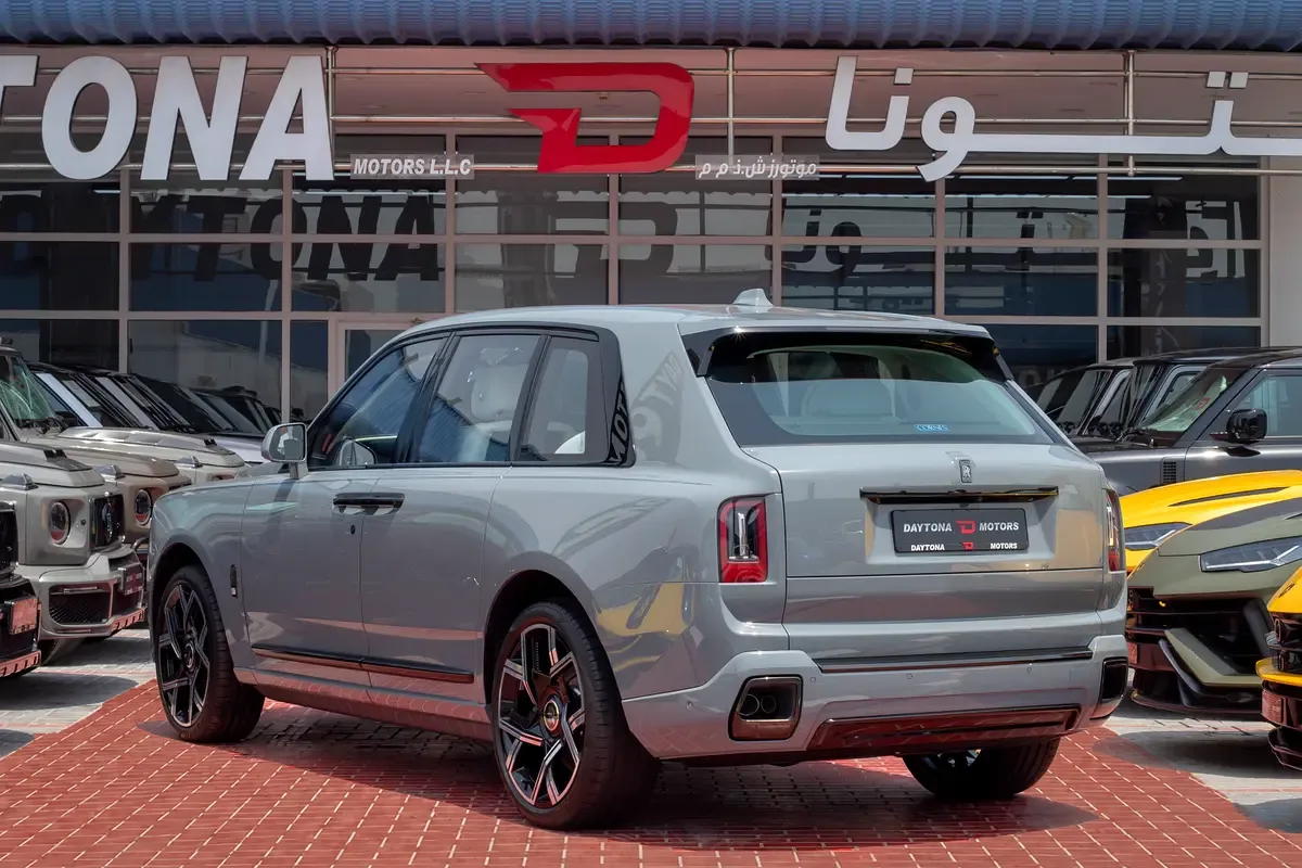 Rolls-Royce Cullinan 6.8 AT 4WD (571 حصان) - 2
