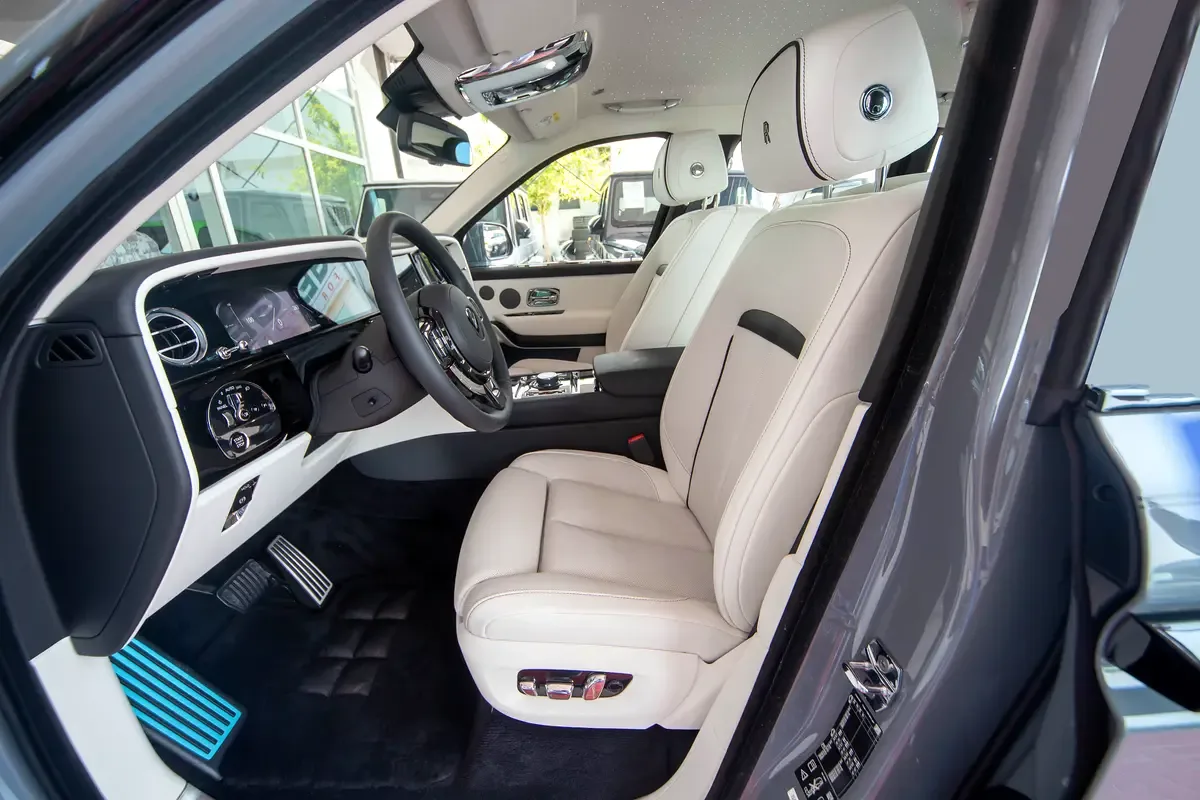 Rolls-Royce Cullinan 6.8 AT 4WD (571 حصان) - 10