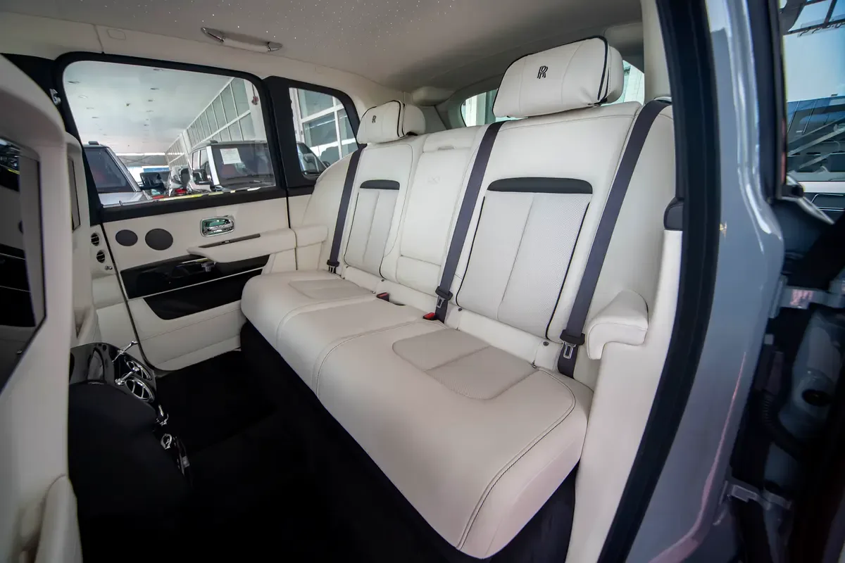Rolls-Royce Cullinan 6.8 AT 4WD (571 حصان) - 13