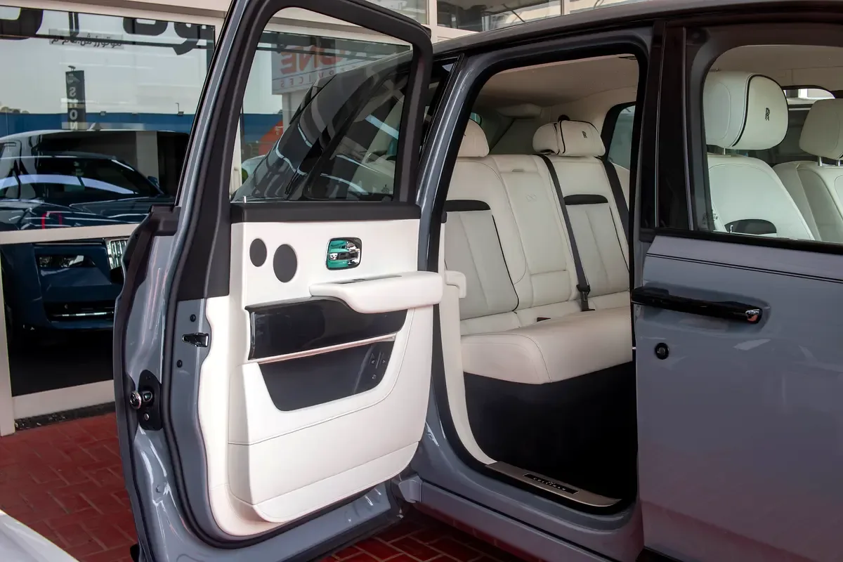 Rolls-Royce Cullinan 6.8 AT 4WD (571 حصان) - 18