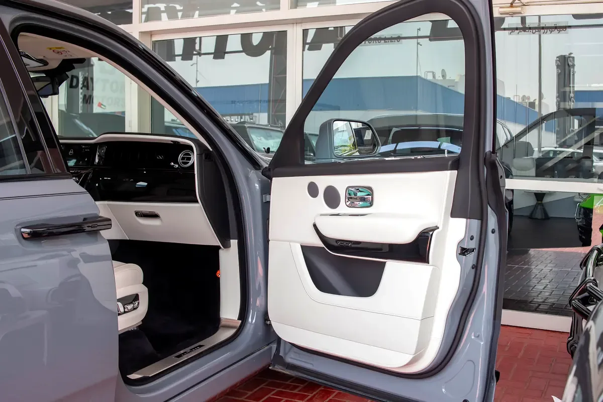 Rolls-Royce Cullinan 6.8 AT 4WD (571 حصان) - 16